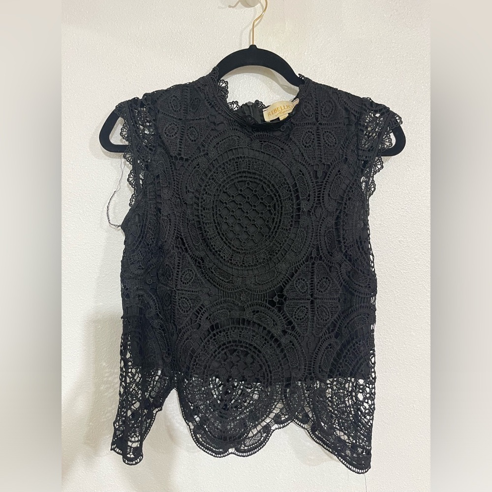 Rebellion Agan lace, black, medium, short sleeve crop top